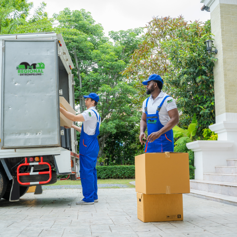 Messie-Wohnung-Schwarzatal_LKW-wird-eingeraeumt-Klein Messie-Wohnung-Schwarzatal_LKW-wird-eingeraeumt-Klein